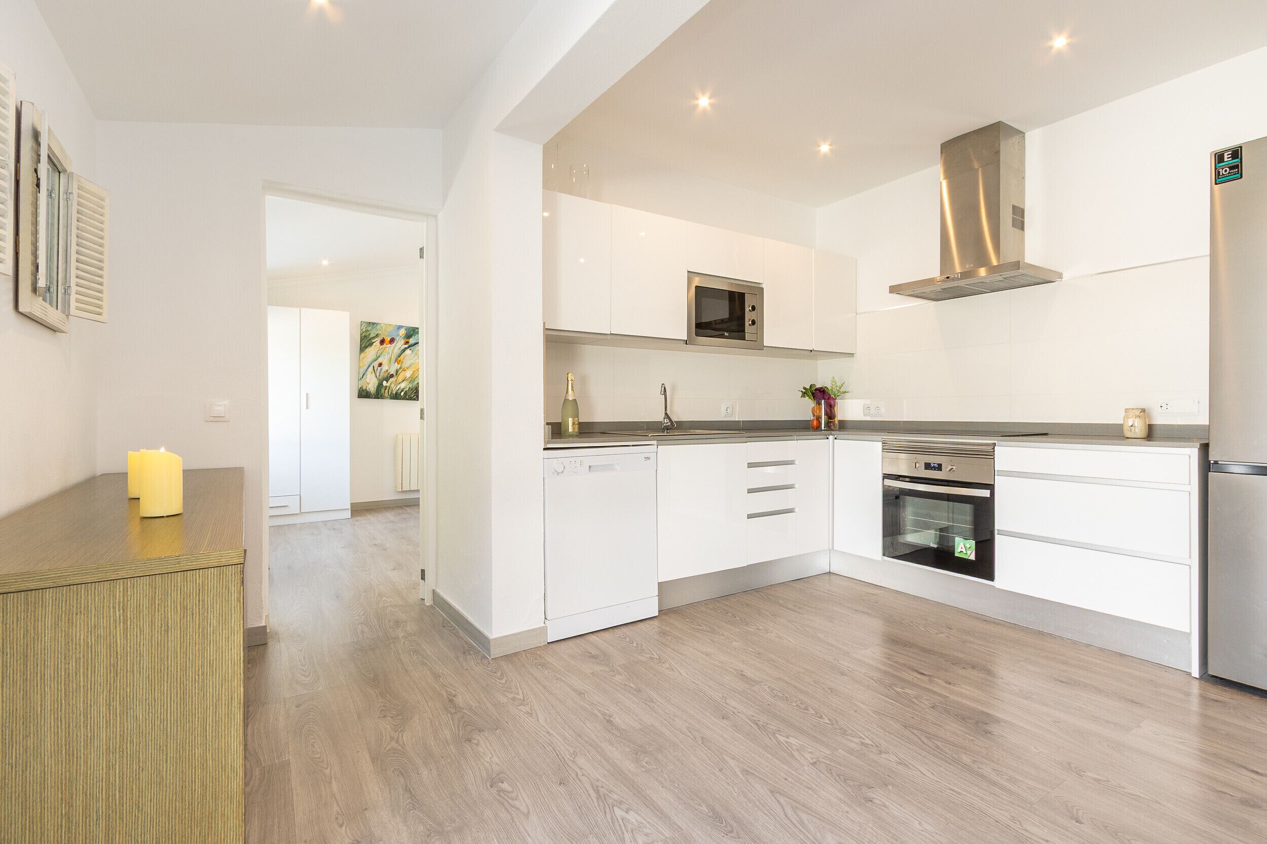 Kühlschrank, Mikrowelle, Ofen, Geschirrspüler