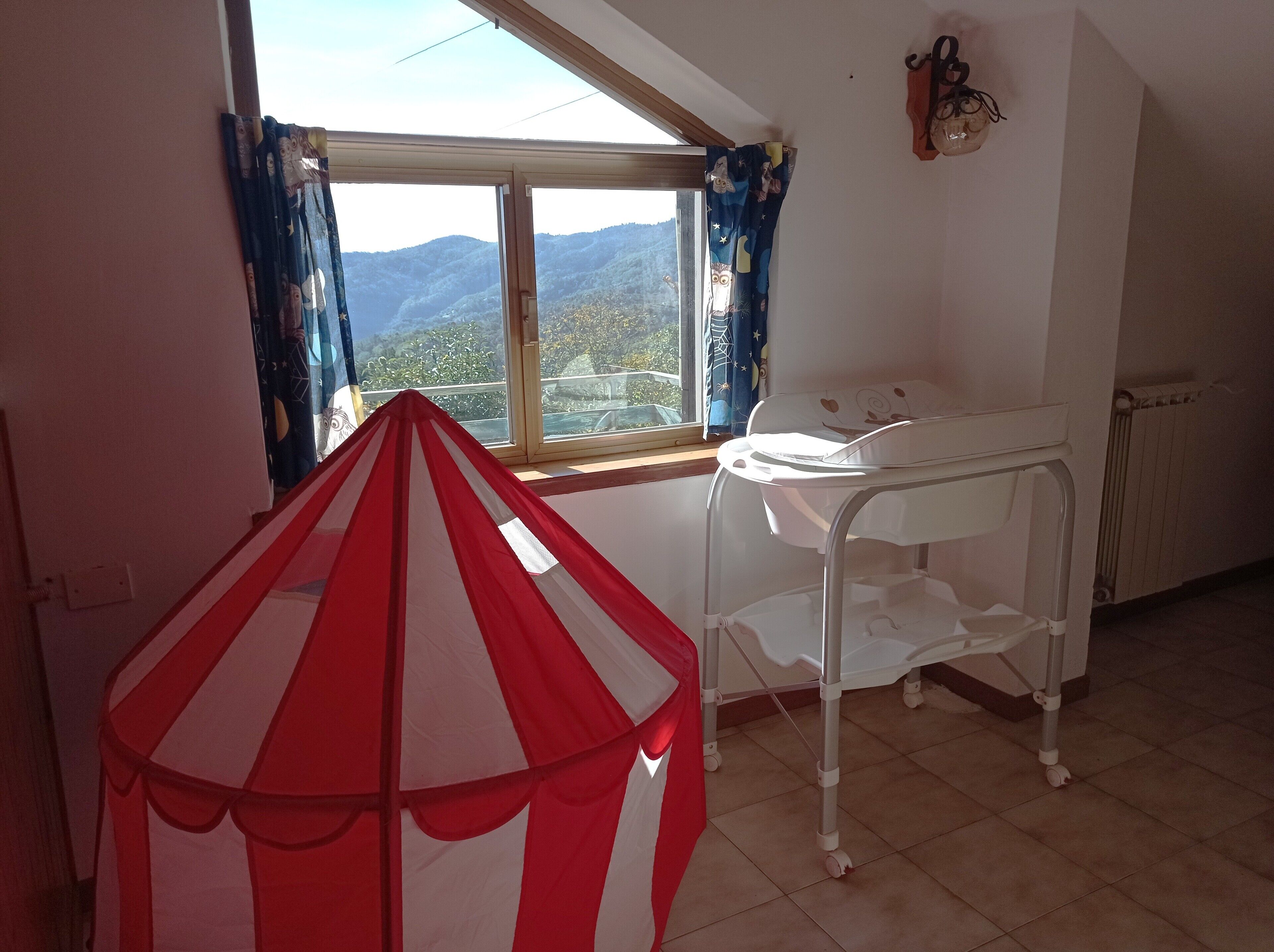 2 habitaciones, cuna de viaje, wifi gratis y ropa de cama 