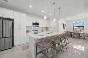 Micro-ondes, four, plaque de cuisson, lave-vaisselle