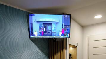 Comfort Double or Twin Room | In-room safe, desk, laptop workspace, iron/ironing board