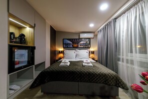 Deluxe Double or Twin Room, Balcony | In-room safe, desk, laptop workspace, soundproofing - Kamienica no111a (Warsaw)