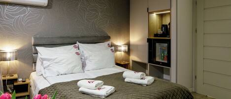 Caja de seguridad en la habitación y escritorio