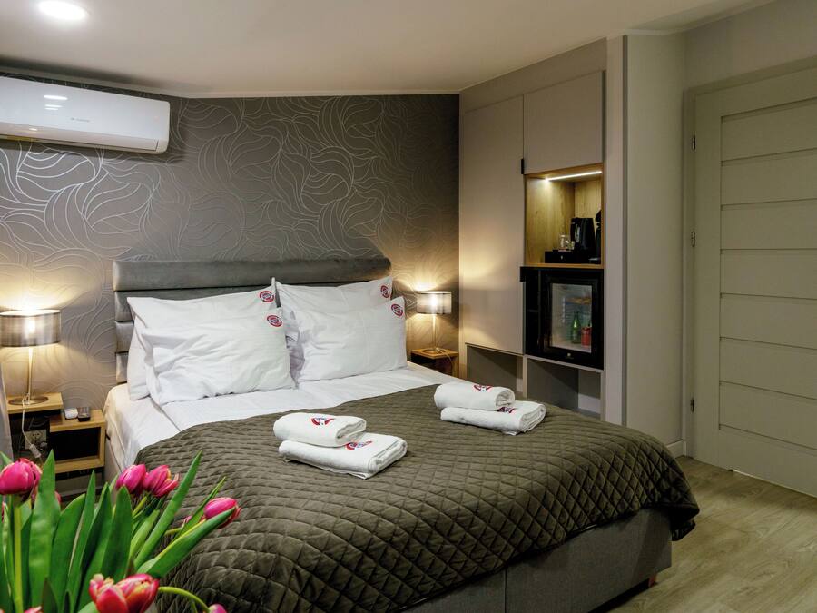 Habitación económica con 1 cama doble o 2 individuales | Caja fuerte, escritorio, espacio para trabajar con un portátil