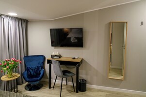 Comfort Double or Twin Room | In-room safe, desk, laptop workspace, soundproofing