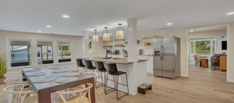 Marvelous Manning: 4-Bdr + Studio + Waterfront