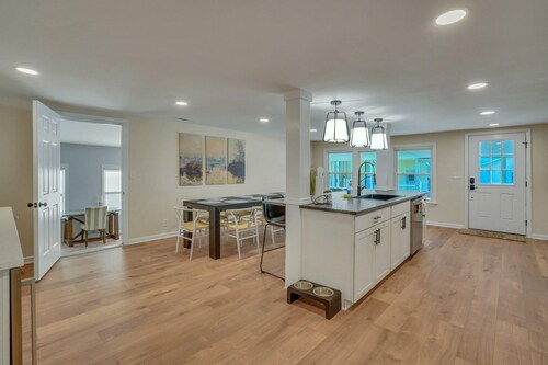 Marvelous Manning - 4Bdr + Game Room +Waterfront!