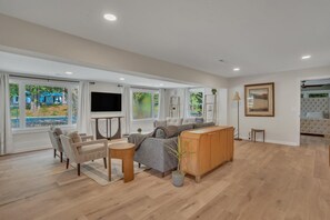 Televisión, mesa de ping pong