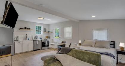 Cypress Cottage - Cozy Lake Getaway