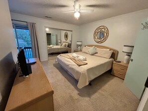 Strygejern/strygebræt, internetforbindelse, sengetøj