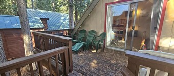 4 bedroom, 2 bath, sleeps 10 adults. West End Donner Lake.