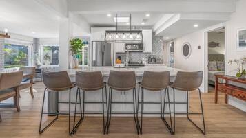 Kühlschrank, Ofen, Herdplatte, Geschirrspüler