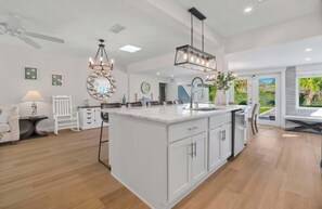 Interior - Poolside Palms | Team Joseph Ellen (Jacksonville Beach)