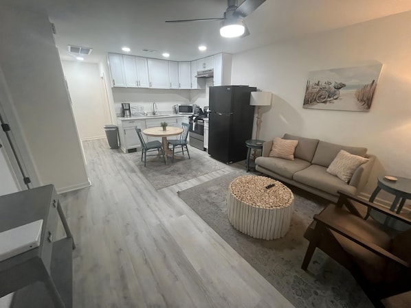 TV - The Bex Mod: Your No-Frills Park Circle Stay (North Charleston)