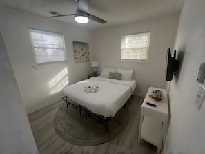 Iron/ironing board, Internet, bed sheets - The Bex Mod: Your No-Frills Park Circle Stay (North Charleston)