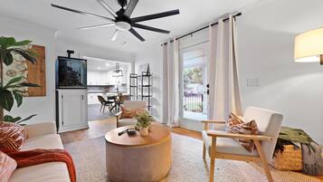 TV, lareira, aparelho de som