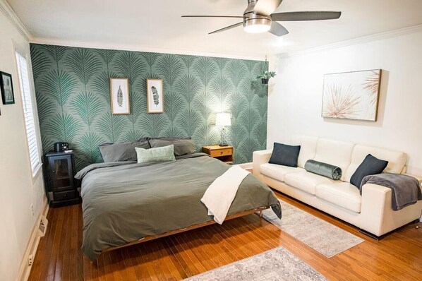 Iron/ironing board, Internet, bed sheets