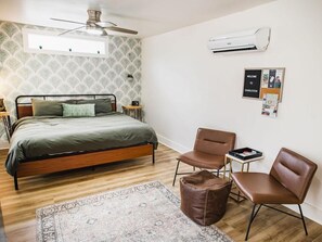 Iron/ironing board, Internet, bed sheets