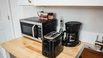 Microwave, oven, stovetop, coffee/tea maker