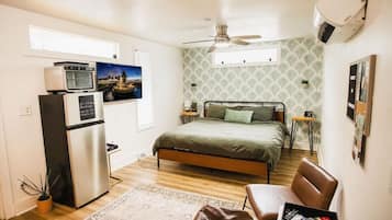 Iron/ironing board, Internet, bed sheets