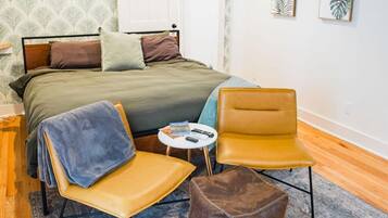 1 habitación, tabla de planchar con plancha, internet y ropa de cama