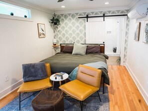 1 bedroom, iron/ironing board, internet, bed sheets