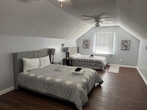 4 habitaciones, tabla de planchar con plancha, internet y ropa de cama 