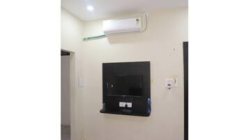 Basic Double Room, Balcony, City View | Free WiFi, bed sheets