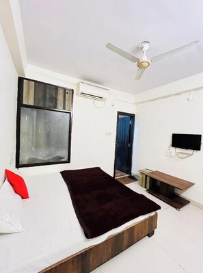 Basic Double Room, Balcony, City View - Satkar home stay ujjain (Ujjain)