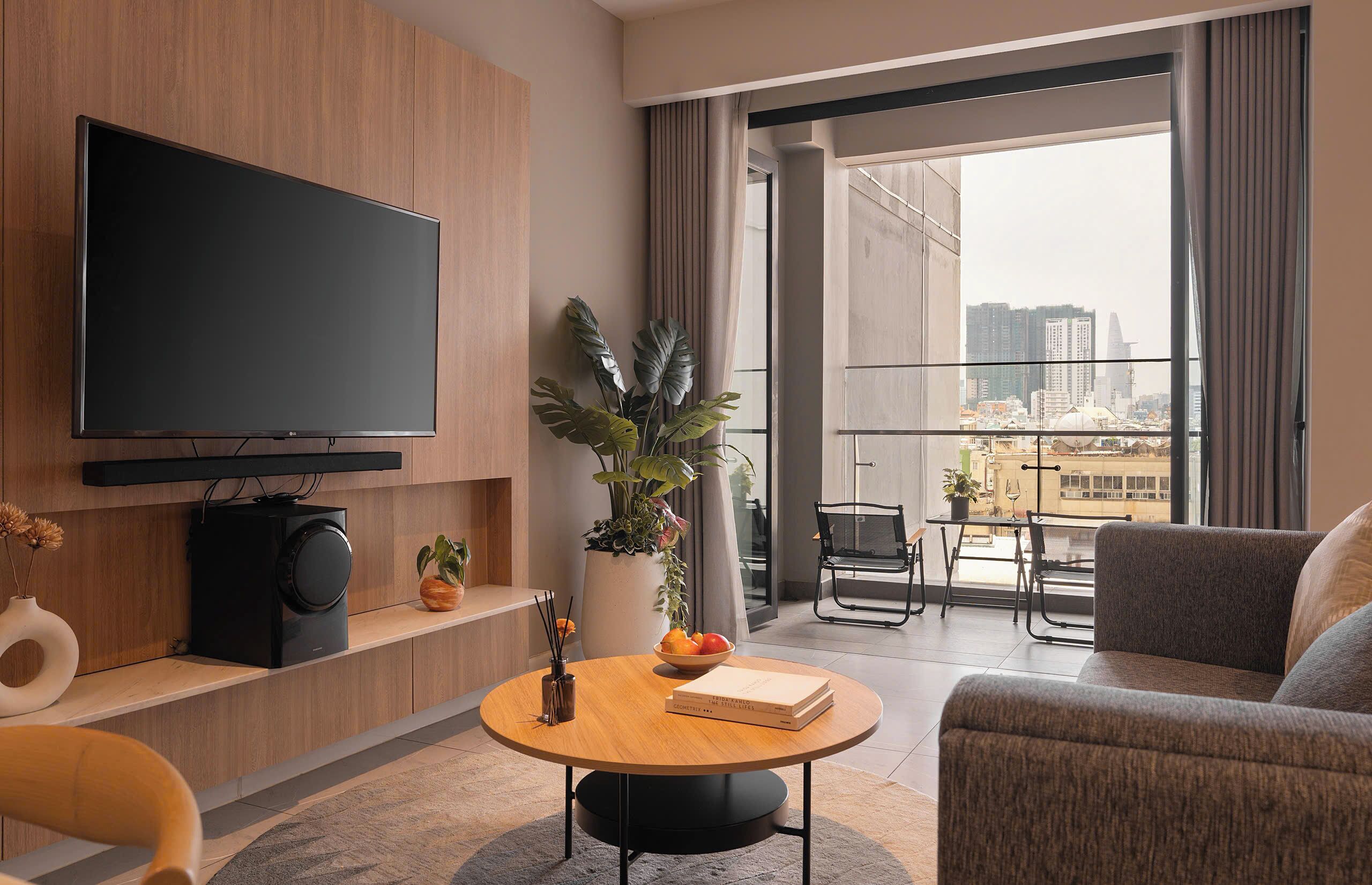 Deluxe Apartment, 2 Bedrooms, Bathtub, City View | Hypo-allergenic bedding, in-room safe, desk, laptop workspace