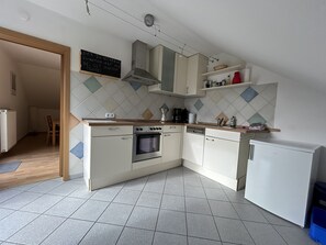 Fridge, microwave, oven, stovetop - Moos-Hochsauerland Holiday Apartment (Olsberg)