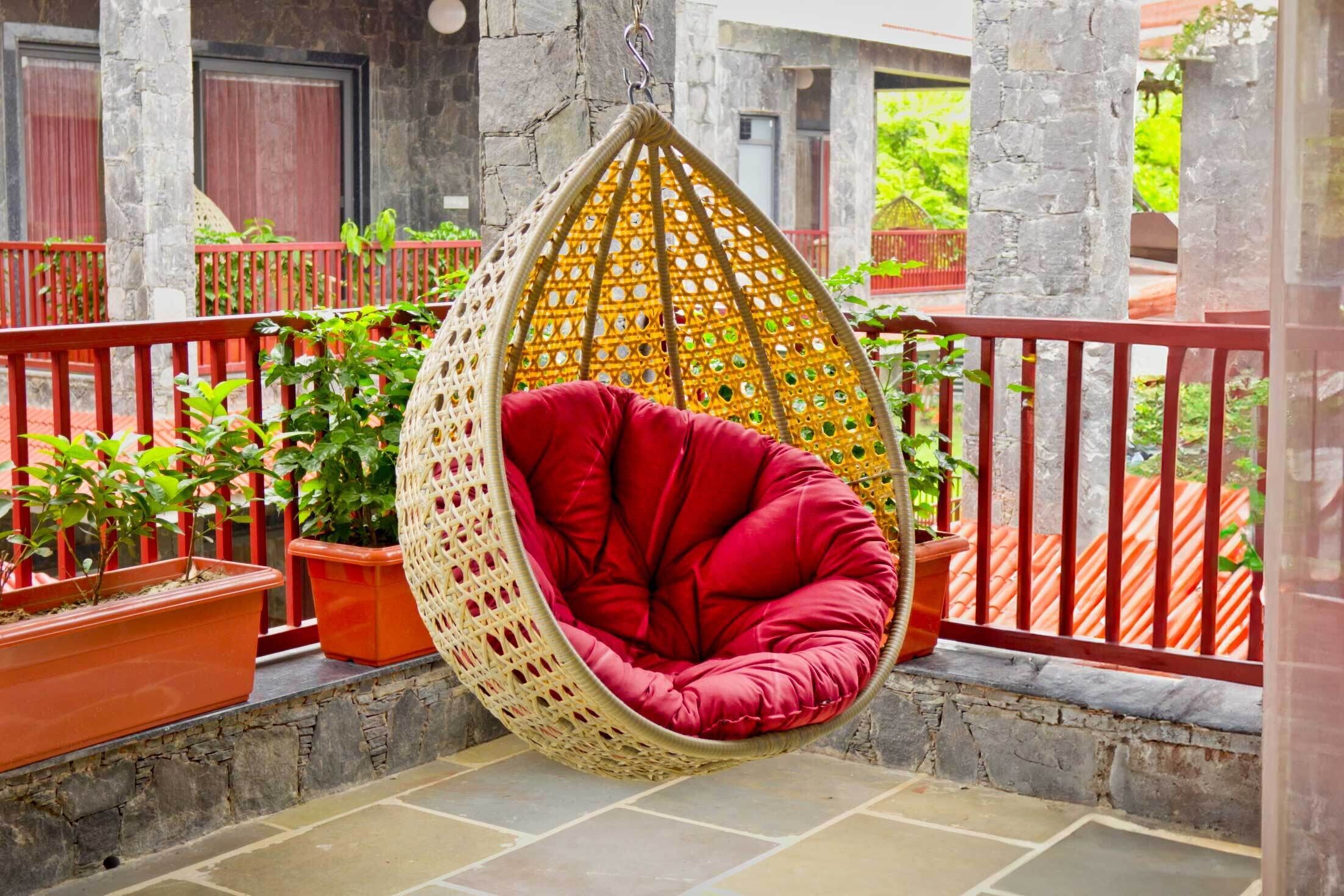 Deluxe Suite, Balcony, Hill View | Balcony