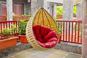 Deluxe Suite, Balcony, Hill View | Balcony