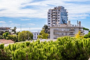 Exterior - Studio "Brise de Mer" with Sea View, Private Terrace, and Wi-Fi (Saint-Laurent-du-Var)
