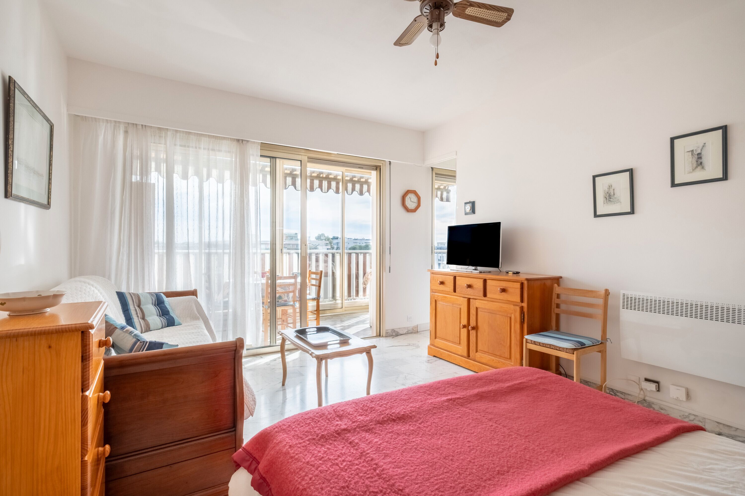 Tabla de planchar con plancha y wifi 