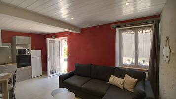 Télévision, lecteur de DVD, table de tennis de table, chaßne hi-fi