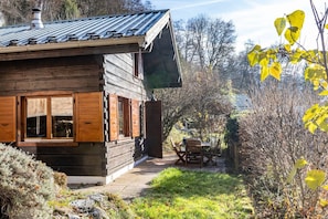Exterior - Chalet 'Cozy with Mezzanine': Mountain View, Private Terrace, and Wi-Fi (Verchaix)