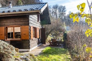 Exterior - “Cosy Mezzanine Chalet”: Mountain View, Private Terrace & Wi-Fi (Verchaix)