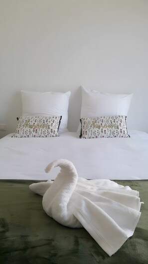 3 chambres, fer et planche à repasser, Wi-Fi, draps fournis