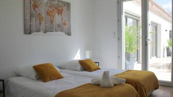 3 chambres, fer et planche à repasser, Wi-Fi, draps fournis