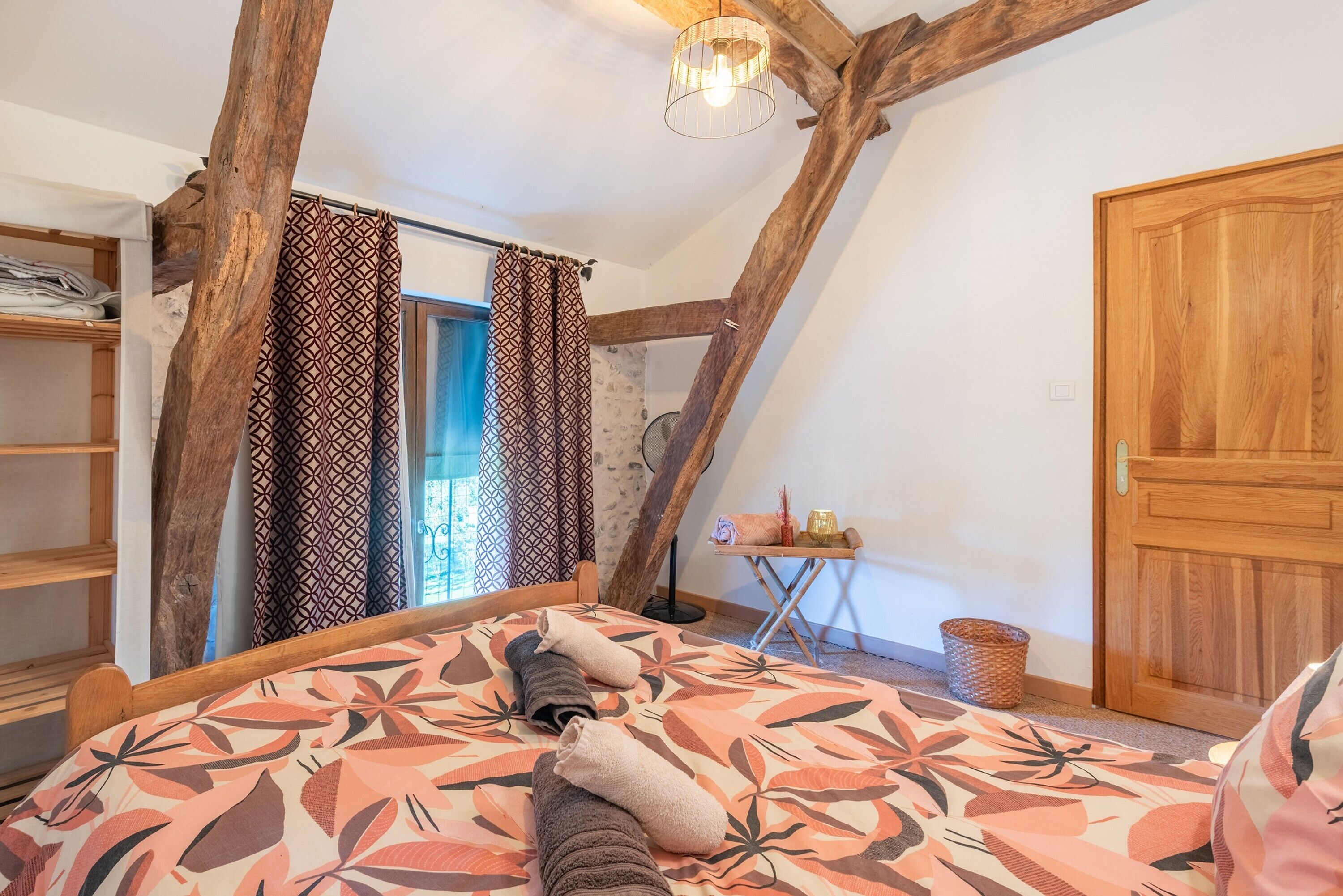 3 slaapkamers, een strijkplank/strijkijzer, wifi