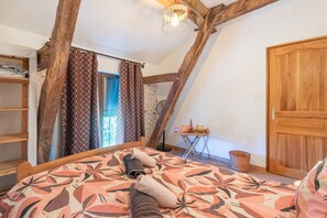 3 bedrooms, iron/ironing board, WiFi