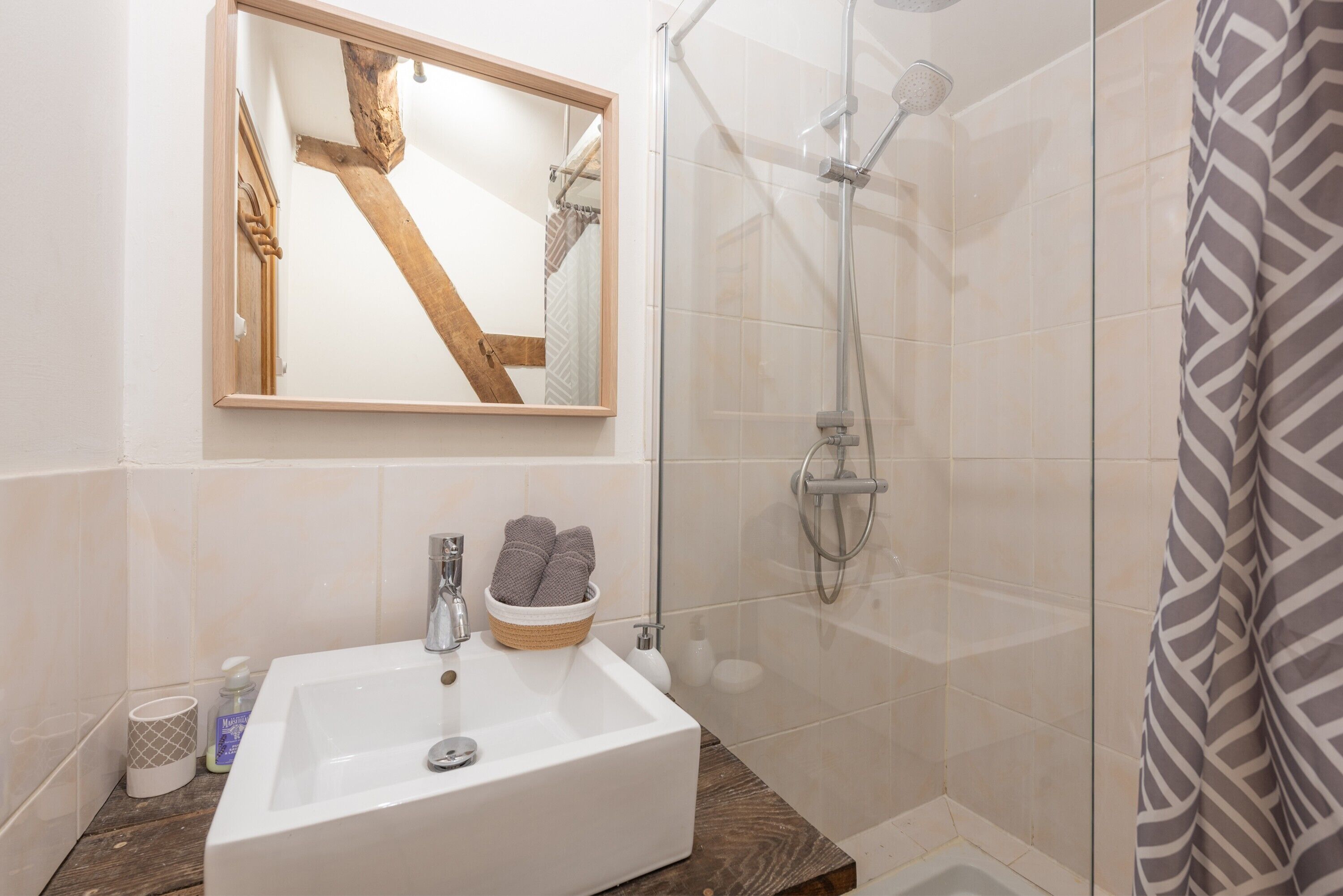 Een douche, een haardroger