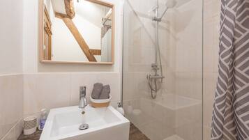Een douche, een haardroger