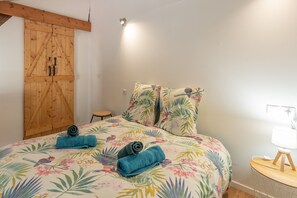 3 chambres, fer et planche à repasser, Wi-Fi, draps fournis