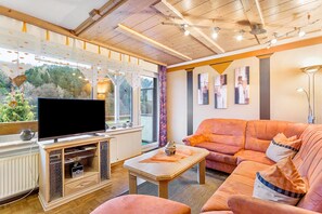 TV, fireplace, stereo
