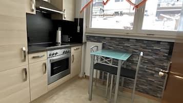 Køleskab, ovn, kogeplade, opvaskemaskine