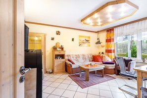 TV, fireplace, stereo