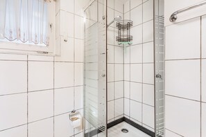 Suihku, hiustenkuivaaja