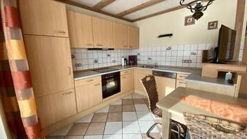 Køleskab, ovn, kogeplade, opvaskemaskine