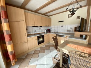 Køleskab, ovn, kogeplade, opvaskemaskine